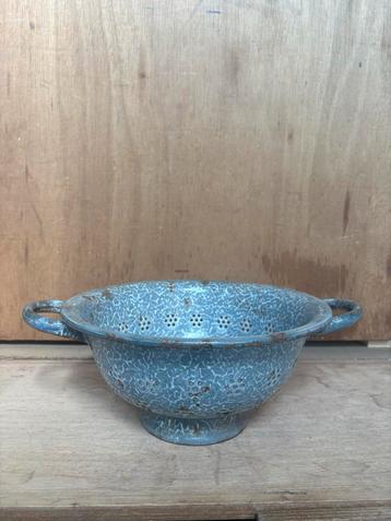 Vintage Emaille Vergiet Blauw Gespikkeld beschikbaar voor biedingen