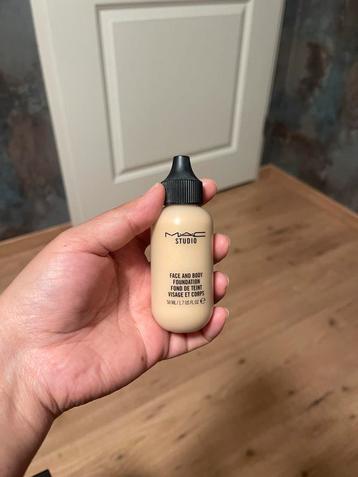 MAC Studio Face and Body Foundation C2 beschikbaar voor biedingen