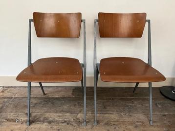 Ahrend de Cirkel WIM RIETVELD pyramide stoel kersen fineer beschikbaar voor biedingen