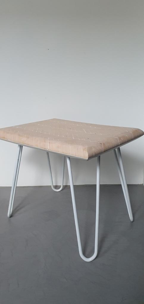 Uniek moderne bijzettafel, Huis en Inrichting, Tafels | Bijzettafels, Gebruikt, Rond, Minder dan 55 cm, Ophalen of Verzenden
