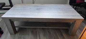Houten salontafel/tv meubel beschikbaar voor biedingen