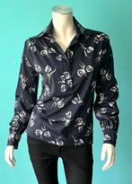 Vintage donkerblauwe blouse met bloem maat 38, Maat 38/40 (M), Vintage, Gedragen, Verzenden