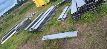 Kunstof panelen beschikbaar voor biedingen