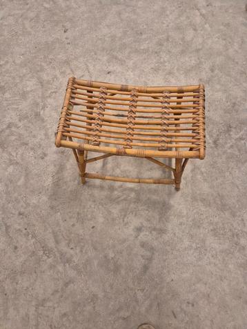 vintage /retro ,/rotan bankje beschikbaar voor biedingen