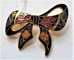 Mooie broche cloisonne emaille strik met bloemen (7269-3531), Ophalen, Zo goed als nieuw, Goud, Overige materialen