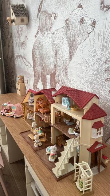 Sylvanian Family poppenhuis met veel extra’s, verlichting! beschikbaar voor biedingen