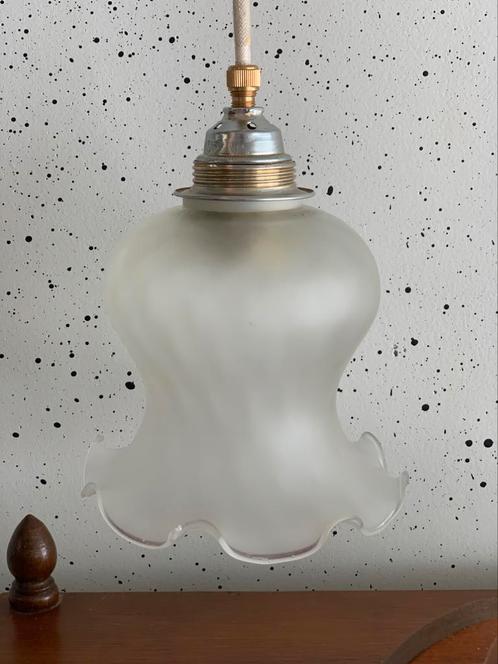 Vintage mat glas glazen lamp kapjes uit Frankrijk, Huis en Inrichting, Lampen | Tafellampen, Zo goed als nieuw, Minder dan 50 cm
