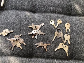 33 hele kleine sleuteltjes💥 voor €8,00 💥zie beschrijving beschikbaar voor biedingen