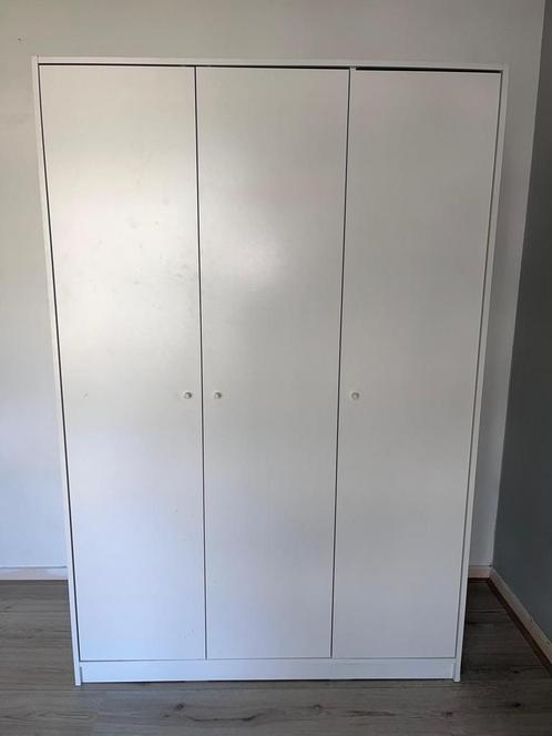 Witte IKEA Kleppstad kledingkast, Huis en Inrichting, Kasten | Roldeurkasten en Archiefkasten, Zo goed als nieuw, 150 tot 200 cm
