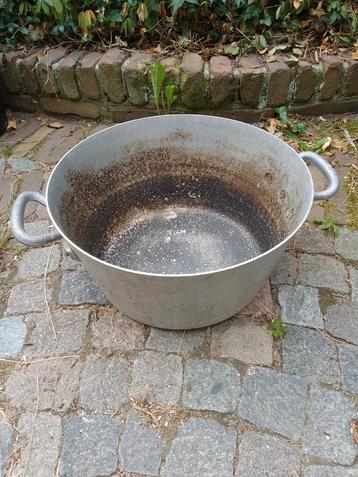 Te koop aluminium pan 37 cm beschikbaar voor biedingen