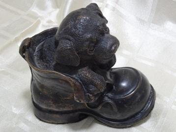 Brons beeld hond bronzen beeldje hond in schoen beschikbaar voor biedingen