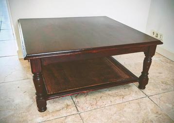 Houten salontafel met opbergruimte beschikbaar voor biedingen