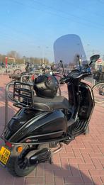 Vespa Sprint 2023 Full Black, Ophalen, Maximaal 45 km/u, Zo goed als nieuw