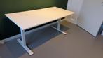IKEA TROTTEN bureau wit zit/sta 160cm x 80cm, Huis en Inrichting, Bureaus, Ophalen, In hoogte verstelbaar, Zo goed als nieuw, Stabureau