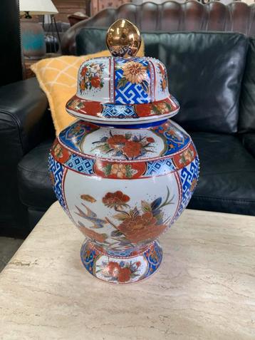 Vaas mooie grote Chinese Ming deksel vaas beschikbaar voor biedingen