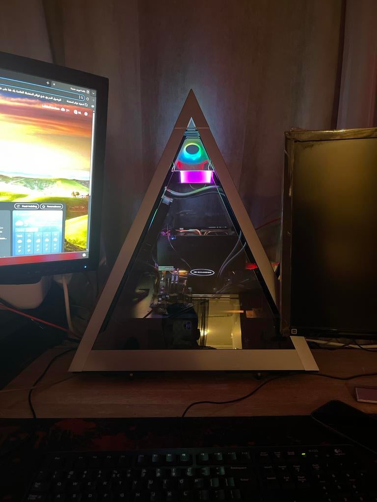 Unieke Custom Gaming PC – Pyramide Behuizing –, Ophalen of Verzenden, Zo goed als nieuw