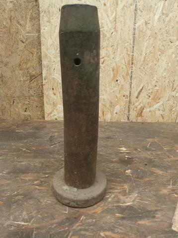 Vintage industriële pin aambeeld  gietijzer klinknagel XXXl beschikbaar voor biedingen