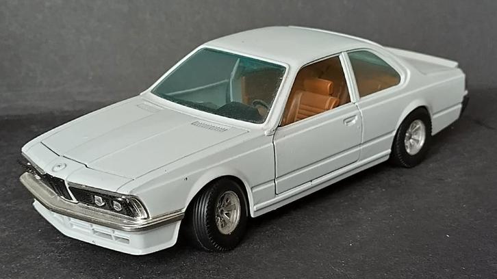 BMW 635 csi 1:24 Bburago Burago Pol, Hobby en Vrije tijd, Modelauto's | 1:24, Zo goed als nieuw, Verzenden