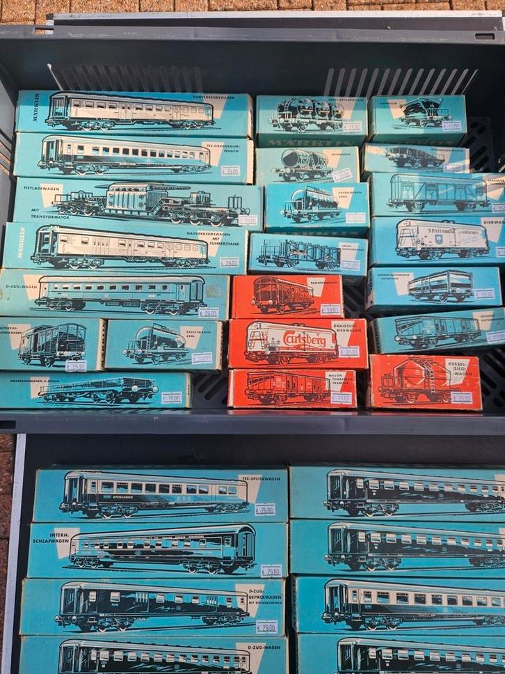 Marklin HO Partij /verzameling lot van 35 wagons in doosjes, Hobby en Vrije tijd, Modeltreinen | H0, Zo goed als nieuw, Wagon