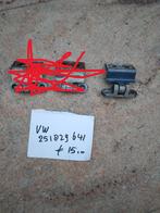 VW T3 Scharnier voor Achterklep. VW nr. 251829641, Ophalen of Verzenden