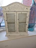 Leuk vitrinekastje met glazen deurtjes, Minder dan 50 cm, Glas, Klassiek, Ophalen of Verzenden