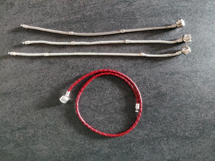 Pandora Armbanden(4) & Bedels (54st) Collectie, Sieraden, Tassen en Uiterlijk, Bedels, Gebruikt, Pandora, Zilver, 4 bedels of meer