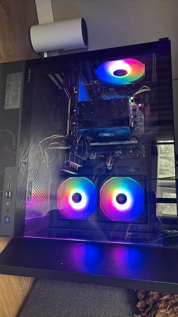 Gaming pc beschikbaar voor biedingen