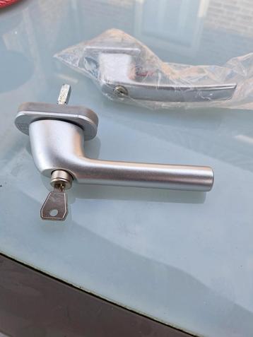 2 x SKK Aluminium afsluitbaar draai-/kiep raamkruk met stift beschikbaar voor biedingen