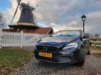 Volvo V40 Cross Country 2.0 T3 152PK 2017 Zwart, Voorwielaandrijving, 65 €/maand, 4 cilinders, Leder en Stof