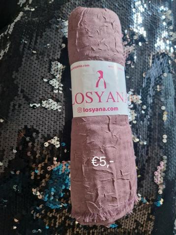 Hoofddoek. Merk Losyana beschikbaar voor biedingen