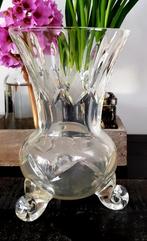 Antiek vaasje op 3 voetjes van mooi gegraveerd glas, Ophalen of Verzenden
