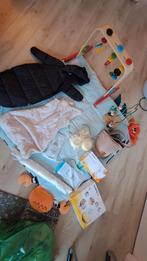 Baby uitzet pakket - kleed, borstpomp, draagzak, etc., Ophalen, Gebruikt