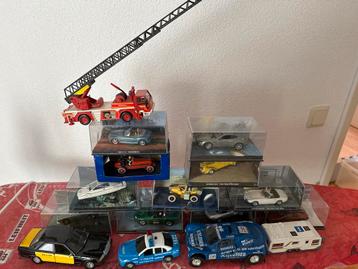 collectie autotjes, James Bond, New York taxis, ladderwagen beschikbaar voor biedingen