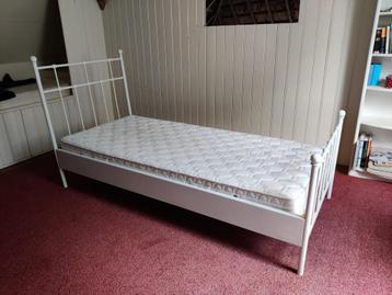 Wit metalen bed lichtgewicht 90x200 Franse/brocante stijl 