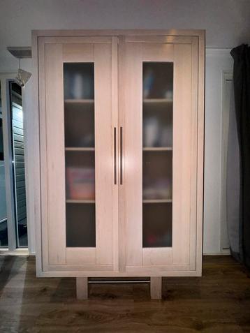 Witte eiken kast met melkglas & RVS beschikbaar voor biedingen