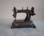 Play Me puntenslijper naaimachine 924 Miniatuur, Verzamelen, Retro, Ophalen, Huis en Inrichting