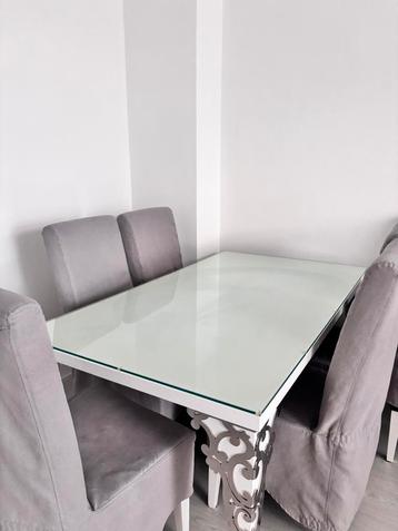 Eettafel + speciale glas erop en 6 stoelen erbij. 180X90cm beschikbaar voor biedingen