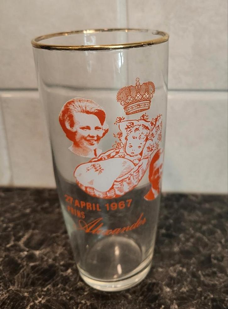 Glas geboorte van Willem-Alexander in 1967, Verzamelen, Koninklijk Huis en Royalty, Zo goed als nieuw, Servies, Nederland, Ophalen of Verzenden
