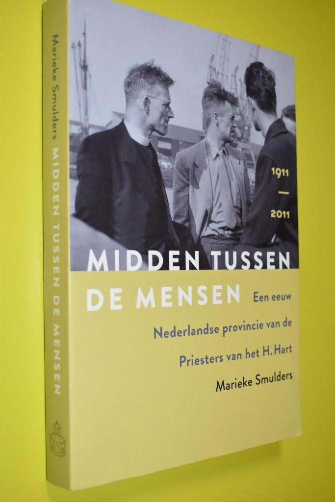 Midden tussen de mensen, Priesters v/h H. Hart- 2016, Boeken, Godsdienst en Theologie, Zo goed als nieuw, Christendom | Katholiek