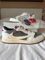 Jordan 1 Low Travis Scott Reverse Mocha - Maat 32, Bruin, Nieuw, Ophalen of Verzenden, Sneakers of Gympen