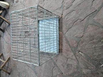 Honden bench zgan met dubbele sluiting 44 breed 60 lang 53 h beschikbaar voor biedingen