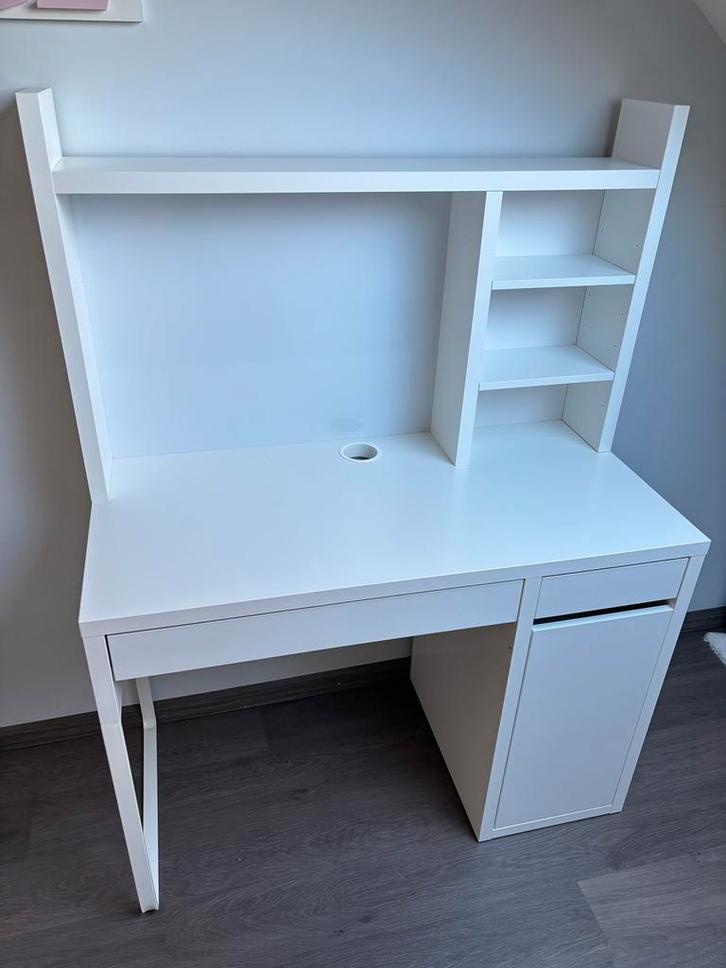 Ikea bureau Micke met extra opbergruimte en magneetbord, Huis en Inrichting, Bureaus, Zo goed als nieuw, Ophalen