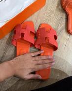 Hermes slippers, Ophalen of Verzenden, Zo goed als nieuw, Oranje