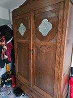 Een oudje mooie kast met gesneden hout en spiegel, Ophalen