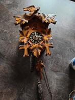 Hout gesneden koekoeksklok, Huis en Inrichting, Woonaccessoires | Klokken, Ophalen of Verzenden, Zo goed als nieuw, Wandklok