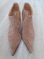 Beige suede enkellaarsjes maat 40, Beige, Lage of Enkellaarzen, Ophalen of Verzenden, Gedragen