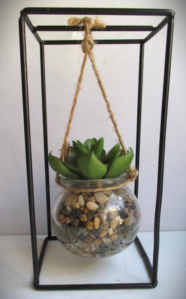 Cactus~Plant in metalen raster~Kunstplant~Cactus~Vetplan, Huis en Inrichting, Woonaccessoires | Kunstplanten en Kunstbloemen, Zo goed als nieuw