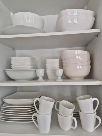 Servies beschikbaar voor biedingen