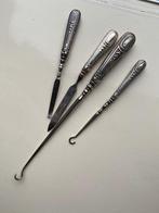 Antiek 935 zilveren manicure / knopenhaak set( 4 delig)., Antiek en Kunst, Verzenden, Zilver