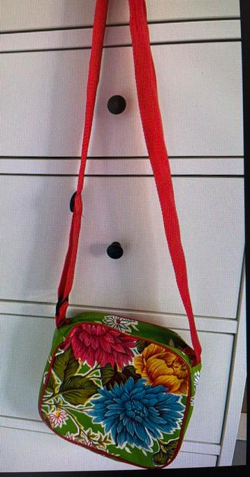 Groen gebloemd tasje tafelzeil beschikbaar voor biedingen